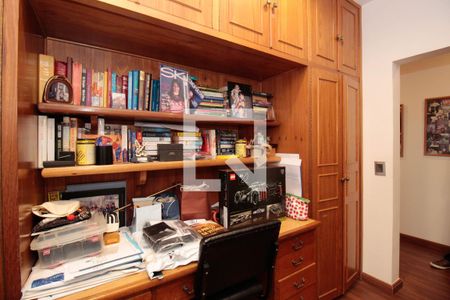 Apartamento à venda com 450m², 5 quartos e 3 vagas Apartamento à venda com 450m², 5 quartos e 3 vagasQuarto