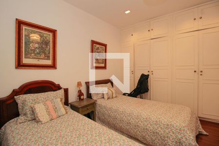 Apartamento à venda com 450m², 5 quartos e 3 vagas Apartamento à venda com 450m², 5 quartos e 3 vagasSuíte 2