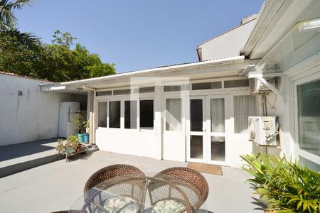 Casa à venda com 144m², 3 quartos e 2 vagasQuintal