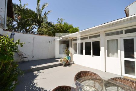 Casa à venda com 144m², 3 quartos e 2 vagasQuintal