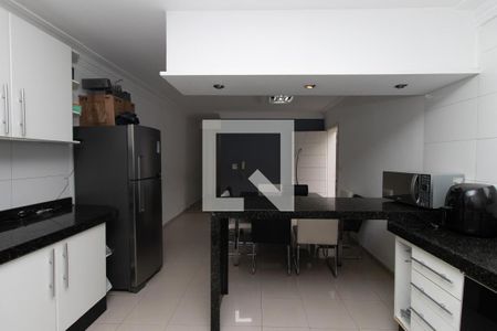 Casa à venda com 200m², 4 quartos e sem vaga Casa à venda com 200m², 4 quartos e sem vagaCozinha e Copa