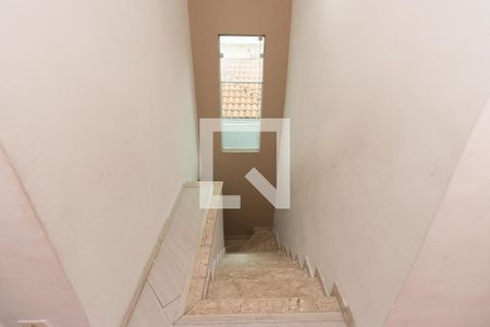 Casa à venda com 200m², 4 quartos e sem vaga Casa à venda com 200m², 4 quartos e sem vagaEscada