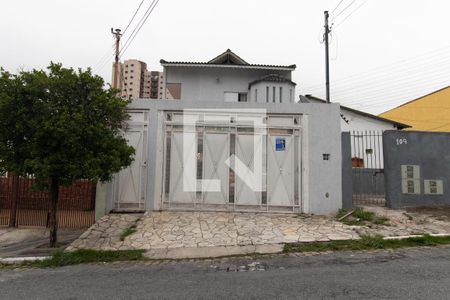 Casa à venda com 200m², 4 quartos e sem vaga Casa à venda com 200m², 4 quartos e sem vagaFachada