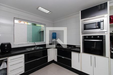 Casa à venda com 200m², 4 quartos e sem vaga Casa à venda com 200m², 4 quartos e sem vagaCozinha e Copa