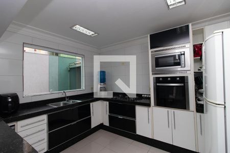 Casa à venda com 200m², 4 quartos e sem vaga Casa à venda com 200m², 4 quartos e sem vagaCozinha e Copa