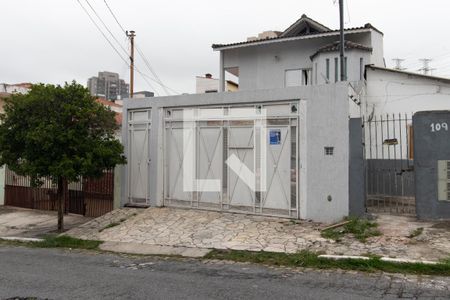 Casa à venda com 200m², 4 quartos e sem vaga Casa à venda com 200m², 4 quartos e sem vagaFachada
