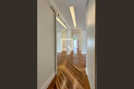 Casa de condomínio à venda com 525m², 4 quartos e 3 vagasHall