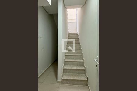 Casa de condomínio à venda com 525m², 4 quartos e 3 vagasEscada