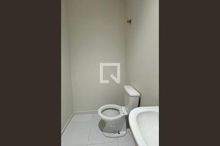 Casa de condomínio à venda com 525m², 4 quartos e 3 vagasBanheiro de serviço