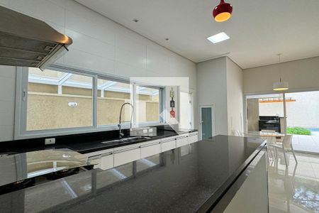 Casa de condomínio à venda com 525m², 4 quartos e 3 vagasCozinha