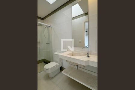 Casa de condomínio à venda com 525m², 4 quartos e 3 vagasBanheiro da Suíte 4