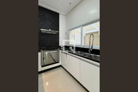 Casa de condomínio à venda com 525m², 4 quartos e 3 vagasCozinha