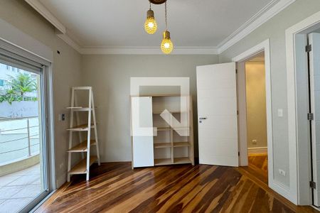 Casa de condomínio à venda com 525m², 4 quartos e 3 vagasSuíte 2