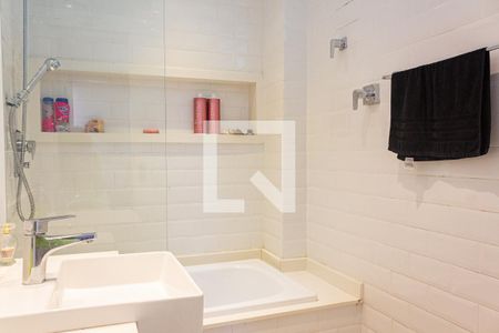 Apartamento à venda com 94m², 3 quartos e 2 vagas Apartamento à venda com 94m², 3 quartos e 2 vagasBanheiro