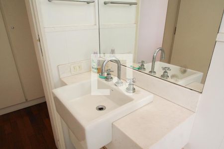 Casa à venda com 205m², 4 quartos e 3 vagas Casa à venda com 205m², 4 quartos e 3 vagasBanheiro