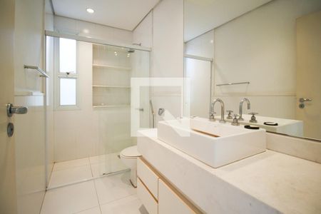 Casa à venda com 205m², 4 quartos e 3 vagas Casa à venda com 205m², 4 quartos e 3 vagasBanheiro da Suíte 1