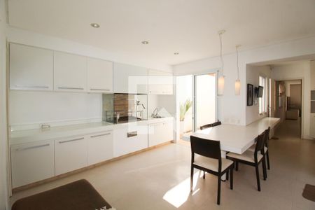 Casa à venda com 205m², 4 quartos e 3 vagas Casa à venda com 205m², 4 quartos e 3 vagasChurrasqueira