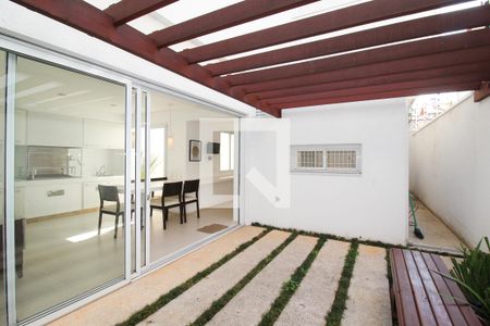 Casa à venda com 205m², 4 quartos e 3 vagas Casa à venda com 205m², 4 quartos e 3 vagasQuintal