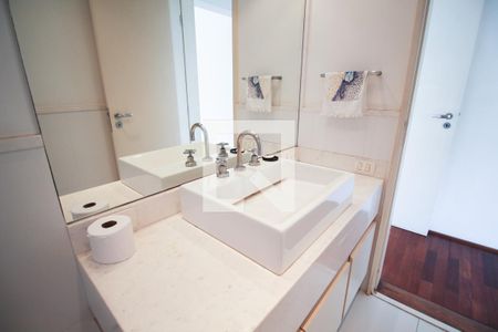 Casa à venda com 205m², 4 quartos e 3 vagas Casa à venda com 205m², 4 quartos e 3 vagasBanheiro da Suíte 1