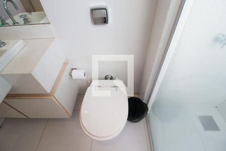 Casa à venda com 205m², 4 quartos e 3 vagas Casa à venda com 205m², 4 quartos e 3 vagasBanheiro