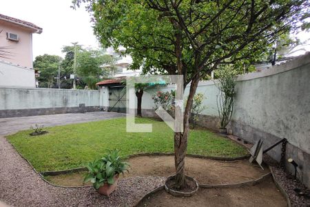 Casa à venda com 226m², 3 quartos e 5 vagas Casa à venda com 226m², 3 quartos e 5 vagasQuintal