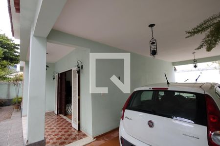 Casa à venda com 226m², 3 quartos e 5 vagas Casa à venda com 226m², 3 quartos e 5 vagasGaragem