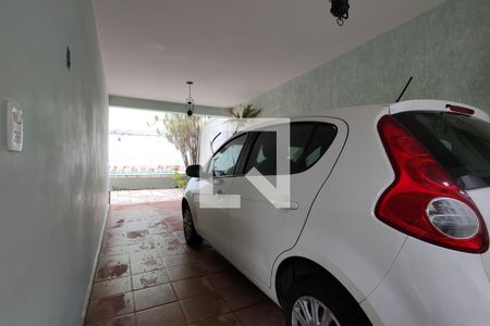 Casa à venda com 226m², 3 quartos e 5 vagas Casa à venda com 226m², 3 quartos e 5 vagasGaragem