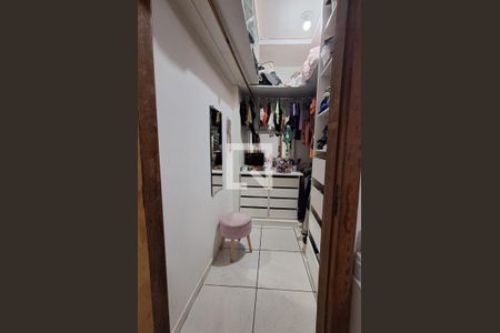 Casa à venda com 250m², 5 quartos e 5 vagasCloset - Quarto 3