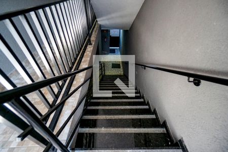 Apartamento à venda com 33m², 2 quartos e sem vaga Apartamento à venda com 33m², 2 quartos e sem vagaEscada