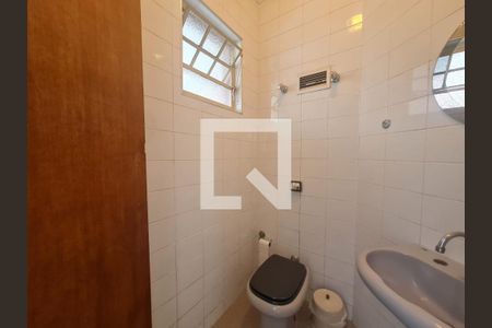 Casa à venda com 350m², 4 quartos e 5 vagasLavabo da área de serviço