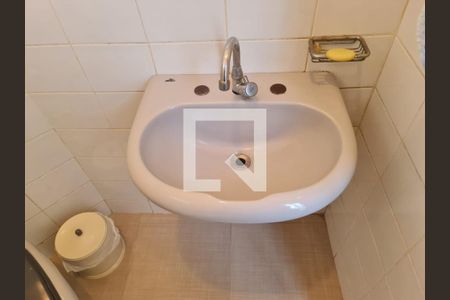 Casa à venda com 350m², 4 quartos e 5 vagasLavabo da área de serviço