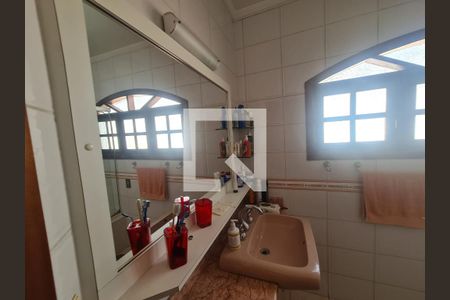 Casa à venda com 350m², 4 quartos e 5 vagasBanheiro da Suíte