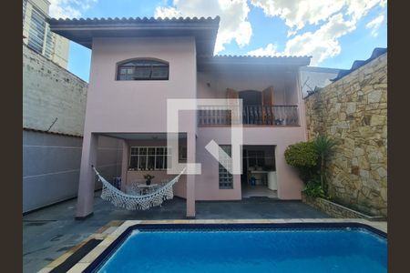 Casa à venda com 350m², 4 quartos e 5 vagasPiscina e churrasqueira