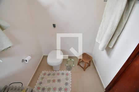 Casa à venda com 240m², 5 quartos e 4 vagasBanheiro 1