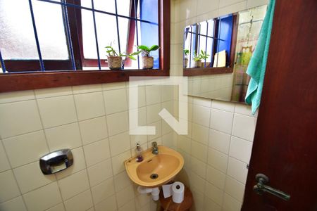Casa à venda com 240m², 5 quartos e 4 vagasBanheiro de serviço