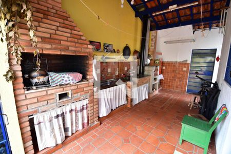 Casa à venda com 240m², 5 quartos e 4 vagasVaranda gourmet