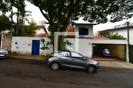 Casa à venda com 240m², 5 quartos e 4 vagasFachada