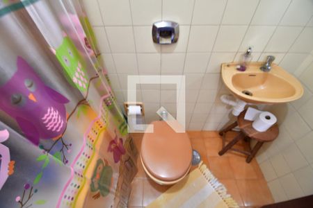 Casa à venda com 240m², 5 quartos e 4 vagasBanheiro de serviço