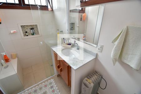 Casa à venda com 240m², 5 quartos e 4 vagasBanheiro 1
