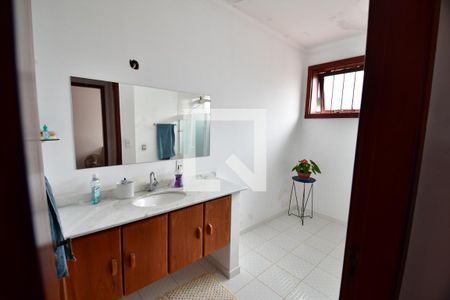 Casa à venda com 240m², 5 quartos e 4 vagasBanheiro 2