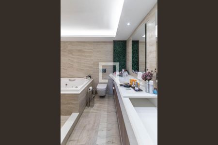 Apartamento à venda com 175m², 3 quartos e 2 vagasBanheiro da Suíte