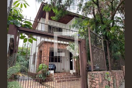 Casa para alugar com 250m², 5 quartos e 4 vagasFachada