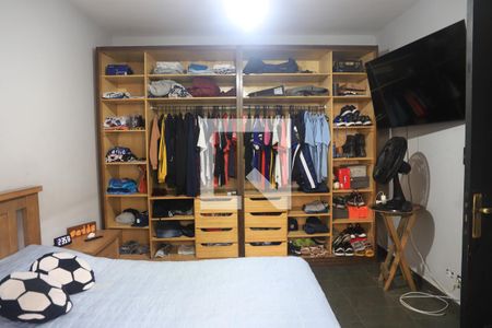 Casa para alugar com 250m², 5 quartos e 4 vagasEdícula Quarto 1