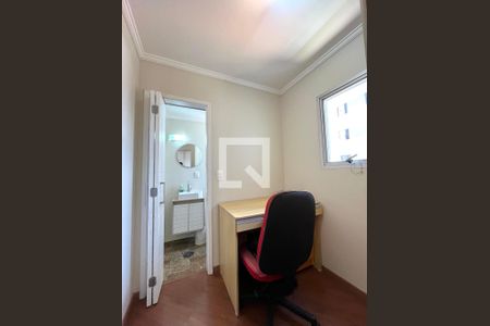 Apartamento à venda com 117m², 3 quartos e 2 vagas Apartamento à venda com 117m², 3 quartos e 2 vagasQuarto de Serviço