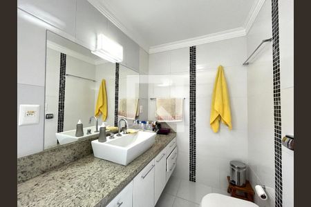 Apartamento à venda com 117m², 3 quartos e 2 vagas Apartamento à venda com 117m², 3 quartos e 2 vagasBanheiro da Suíte 1