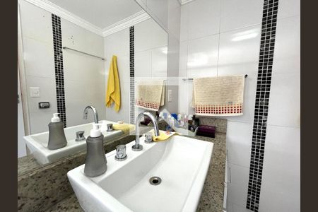 Apartamento à venda com 117m², 3 quartos e 2 vagas Apartamento à venda com 117m², 3 quartos e 2 vagasBanheiro da Suíte 1