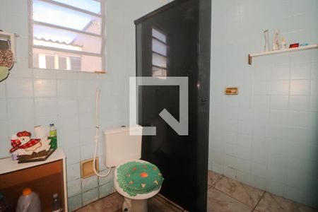 Casa à venda com 300m², 2 quartos e 2 vagas Casa à venda com 300m², 2 quartos e 2 vagasBanheiro