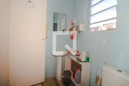 Casa à venda com 300m², 2 quartos e 2 vagas Casa à venda com 300m², 2 quartos e 2 vagasBanheiro