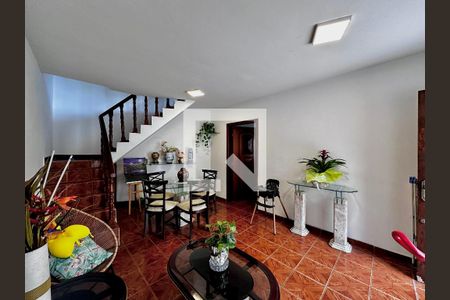 Casa à venda com 189m², 5 quartos e 2 vagas Casa à venda com 189m², 5 quartos e 2 vagasCasa 2