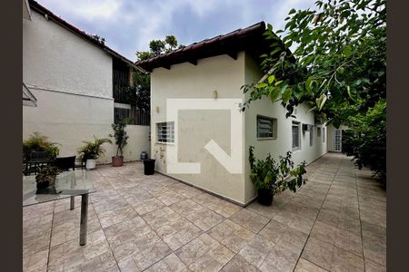 Casa à venda com 189m², 5 quartos e 2 vagas Casa à venda com 189m², 5 quartos e 2 vagasQuintal